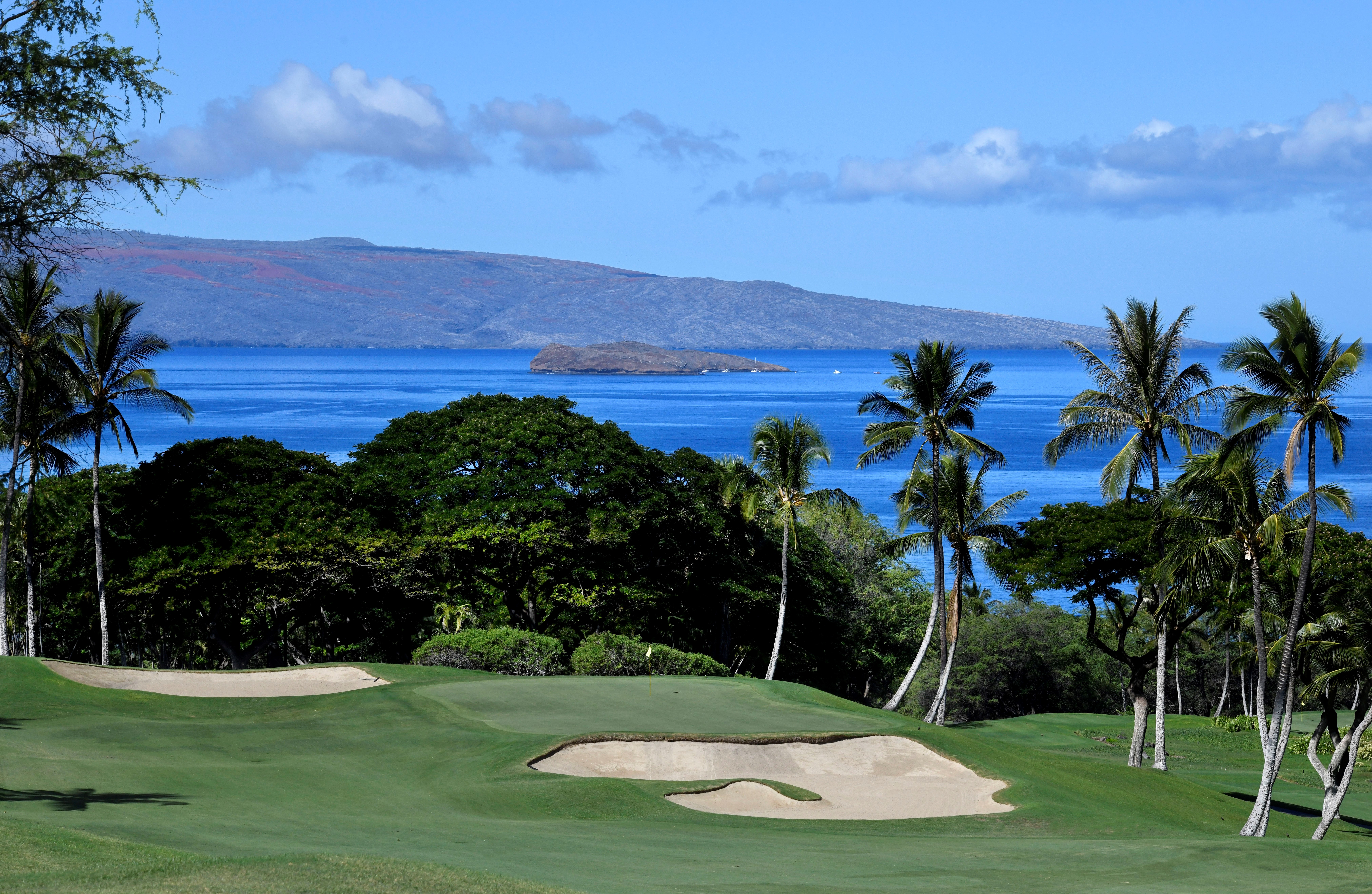 Image of a golf course overlooking the ocean